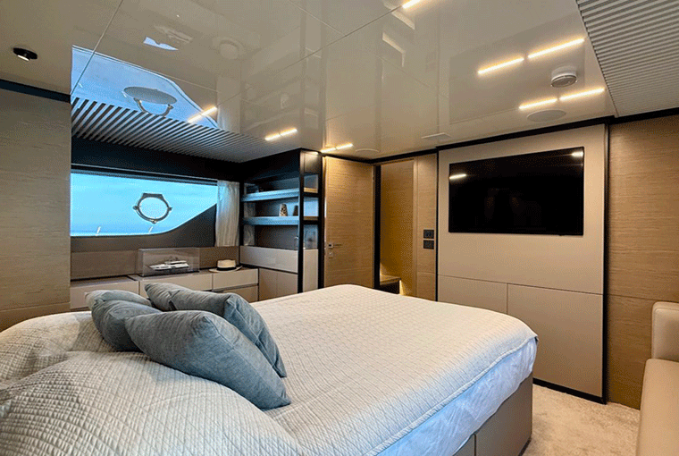 Ferretti Yachts 780